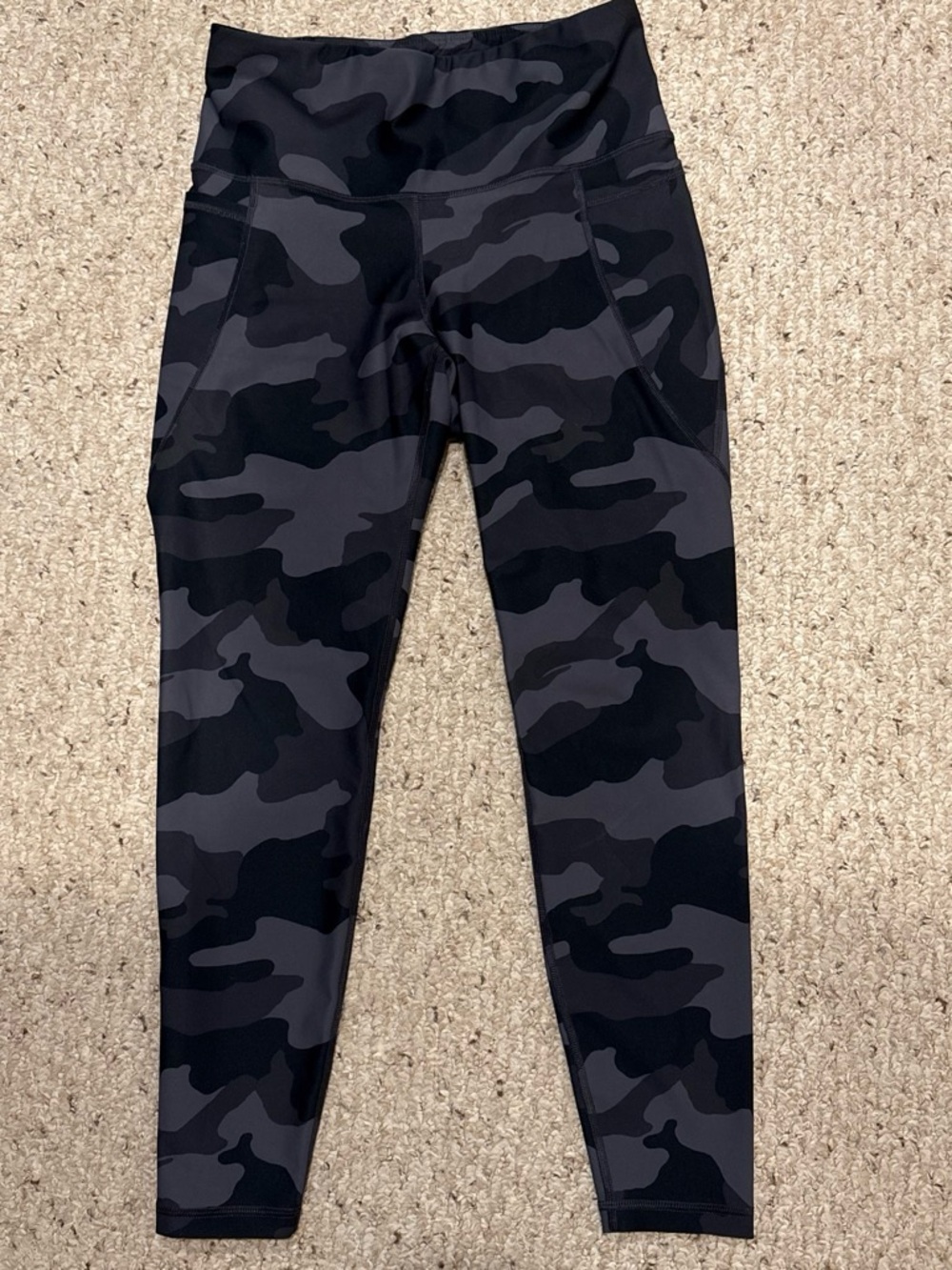 Old Navy Black & Gray Camo High-Rise Leggings